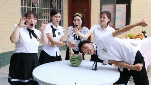 短剧男吃瓜,男吃瓜引发的爆笑故事