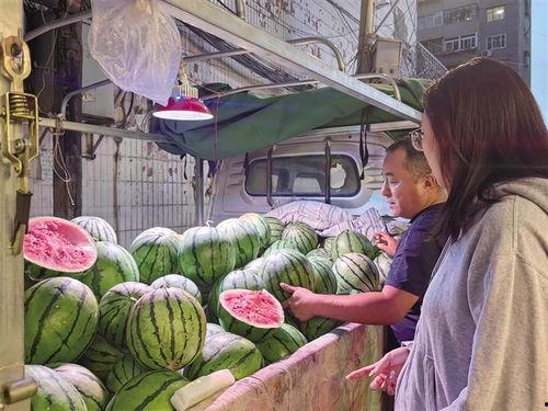富宁吃瓜新闻事件,一场网络舆论的风暴与反思