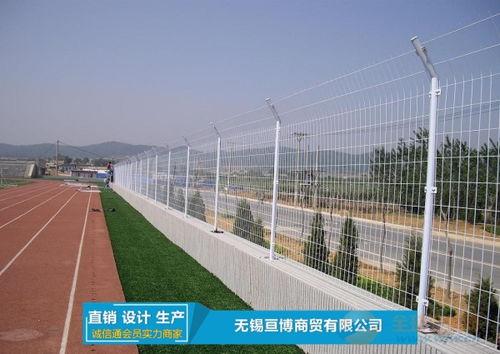 沈阳学校栏杆吃瓜,校园生活趣味横生