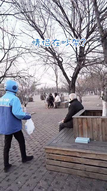 小伙吃瓜跳楼,小伙吃瓜不慎坠楼，引发社会关注与反思