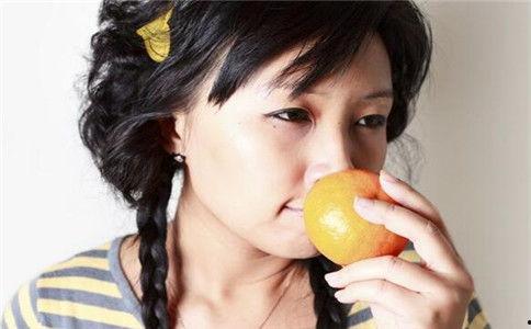 文安吃瓜女,吃瓜女生的校园生活趣事