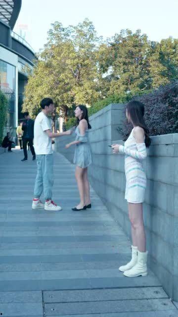 情侣吵架吃瓜被报警,一场闹剧背后的社会思考