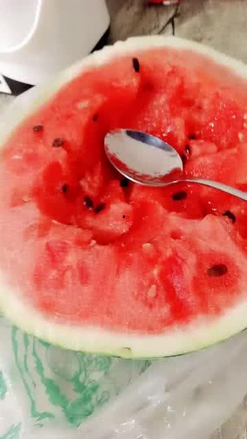 中午可以吃瓜吗,畅享夏日清凉瓜果时光