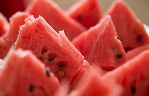 吃瓜排便不顺畅,排便顺畅，夏日健康生活指南