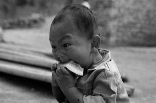 孩子吃瓜配音,趣味横生