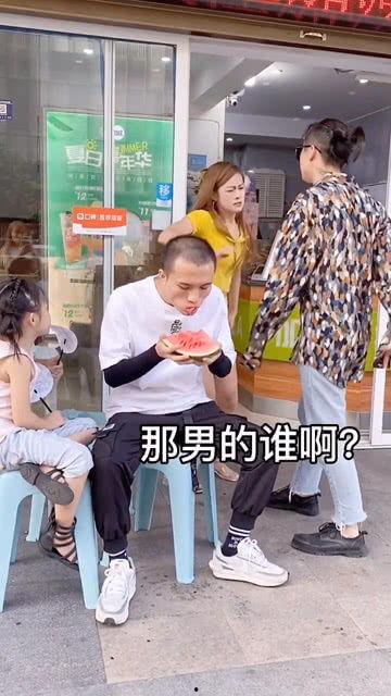 吃瓜群众校园情侣,情侣甜蜜日常大揭秘