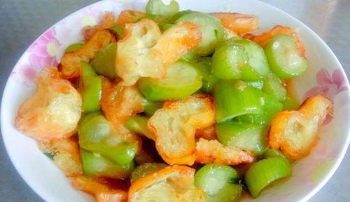 瓜女子吃搅团,瓜女子与搅团的美食传奇