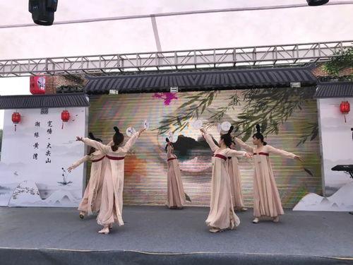 汉服变装吃瓜,穿越古今的时尚演绎