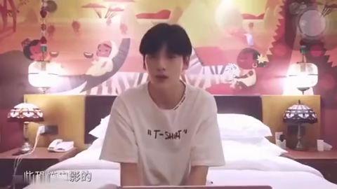 新婚吃瓜视频,甜蜜瞬间！新婚夫妇甜蜜吃瓜视频走红网络