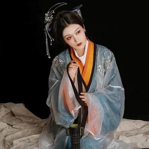 金钗记吃瓜少女