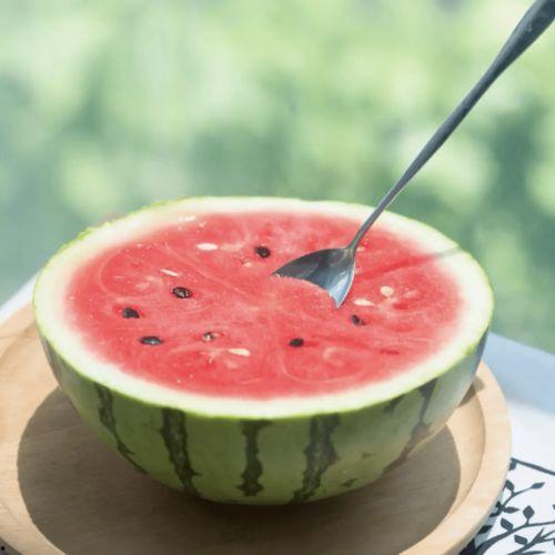 今日立秋吃瓜,瓜果飘香，品味秋天的第一口甜蜜
