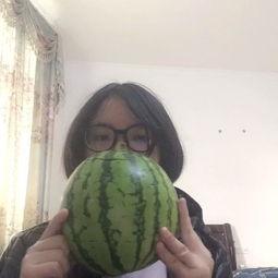 吃xz的瓜视频,揭秘“吃xz瓜”视频背后的真相与争议