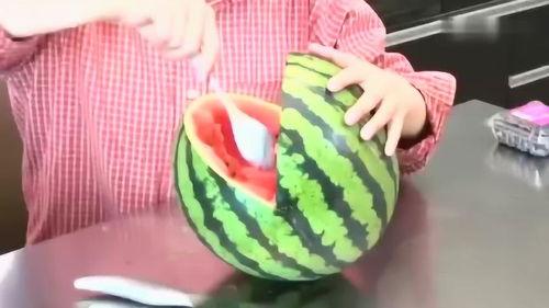 吃xz的瓜视频,揭秘“吃xz瓜”视频背后的真相与争议